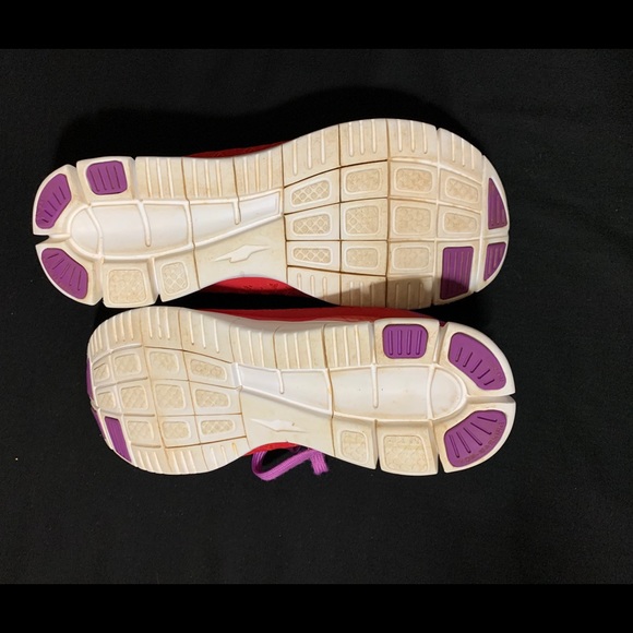 Gently used Avia running shoe - Picture 5 of 5